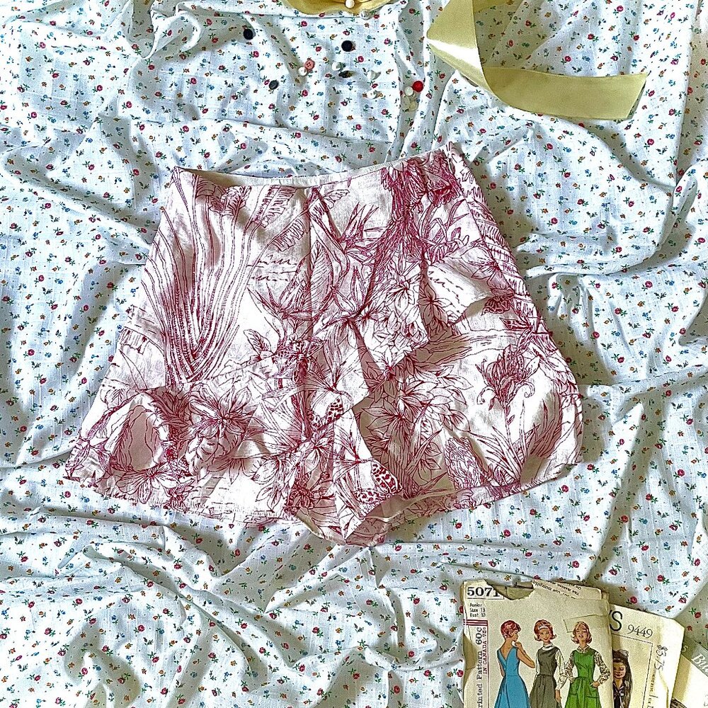Red/White Ruffle Hem Tropical Print Skort